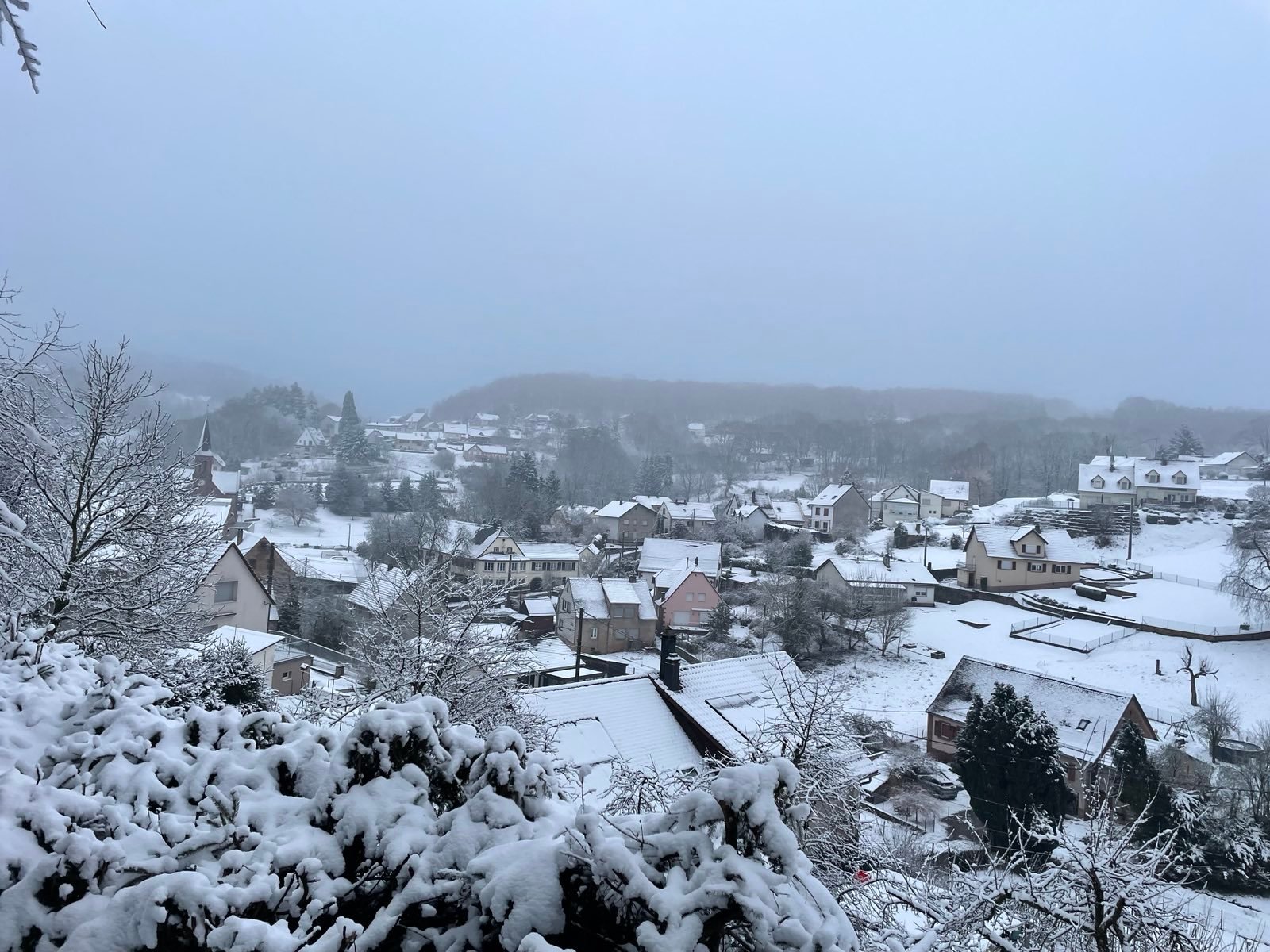 Paysage du village sous la neige